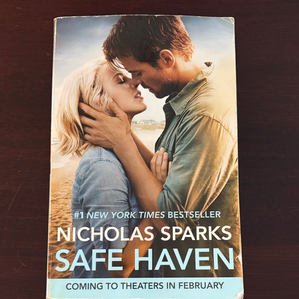 Nicholas Sparks 'Safe Haven' Book